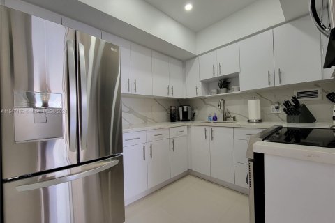 Condominio en venta en Hollywood, Florida, 2 dormitorios, 93.83 m2 № 1056785 - foto 9