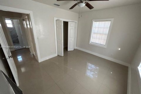 Immobilier commercial à vendre à Miami, Floride: 181.72 m2 № 1099409 - photo 5