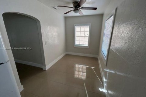 Immobilier commercial à vendre à Miami, Floride: 181.72 m2 № 1099409 - photo 9