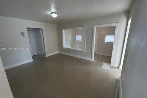 Immobilier commercial à vendre à Miami, Floride: 181.72 m2 № 1099409 - photo 7