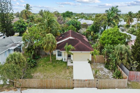 House in Delray Beach, Florida 3 bedrooms, 158.49 sq.m. № 1051185 - photo 6