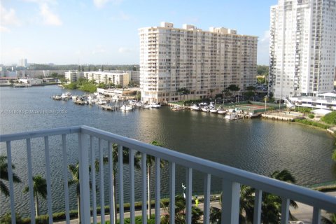 Condo in Aventura, Florida, 2 bedrooms  № 1058338 - photo 1