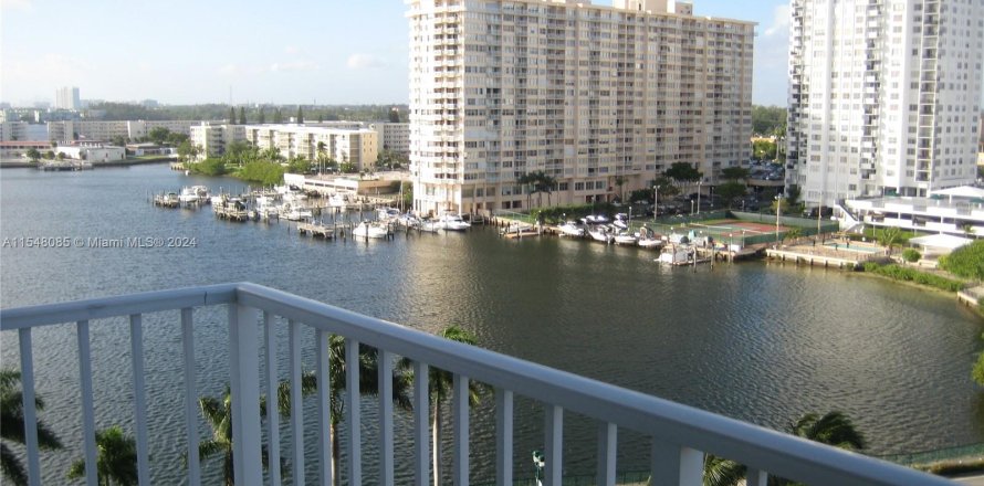 Condominio en Aventura, Florida, 2 dormitorios  № 1058338