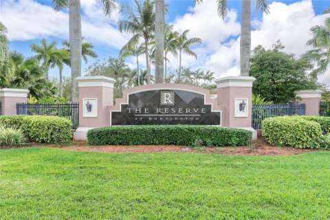 Villa ou maison à vendre à Miramar, Floride: 5 chambres, 367.89 m2 № 1068517 - photo 1