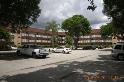 Condominio en venta en Sunrise, Florida, 1 dormitorio, 69.68 m2 № 1068516 - foto 2