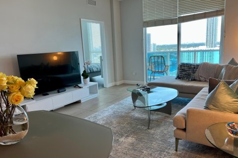 Condo in Hallandale Beach, Florida, 1 bedroom  № 1068523 - photo 27