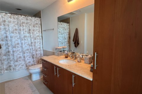 Condo in Hallandale Beach, Florida, 1 bedroom  № 1068523 - photo 21