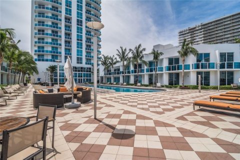 Condominio en venta en Hallandale Beach, Florida, 1 dormitorio, 87.24 m2 № 1068523 - foto 10