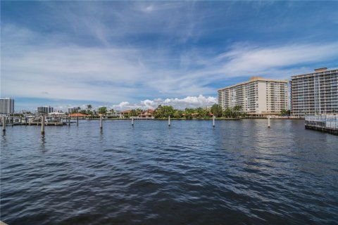 Copropriété à vendre à Hallandale Beach, Floride: 1 chambre, 87.24 m2 № 1068523 - photo 12