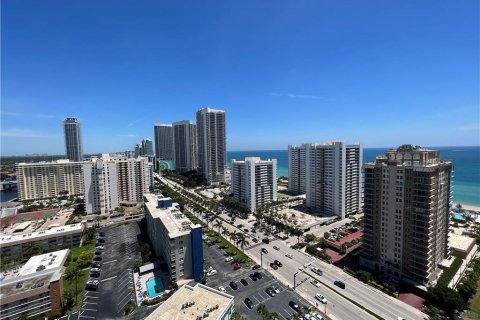 Condo in Hallandale Beach, Florida, 1 bedroom  № 1068523 - photo 7