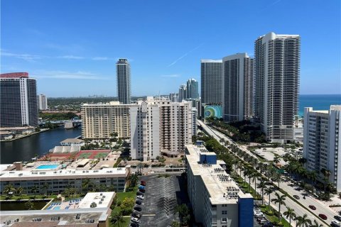 Condo in Hallandale Beach, Florida, 1 bedroom  № 1068523 - photo 4