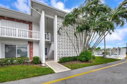 Condo in South Palm Beach, Florida, 2 bedrooms  № 1408372 - photo 1