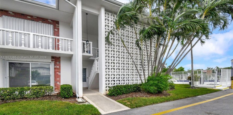 Condo in South Palm Beach, Florida, 2 bedrooms  № 1408372