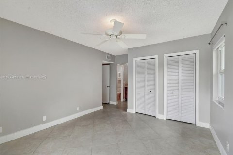 Condo in South Palm Beach, Florida, 2 bedrooms  № 1408372 - photo 18