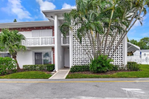 Condo in South Palm Beach, Florida, 2 bedrooms  № 1408372 - photo 2