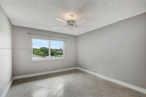 Condo in South Palm Beach, Florida, 2 bedrooms  № 1408372 - photo 16