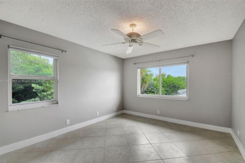 Condo in South Palm Beach, Florida, 2 bedrooms  № 1408372 - photo 17