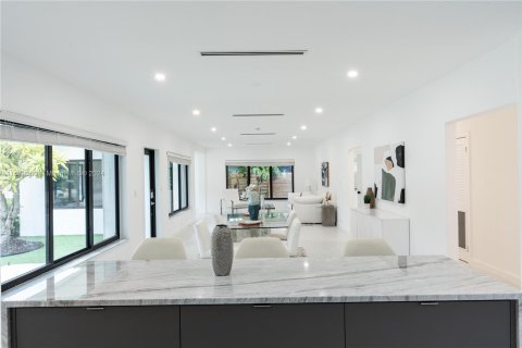 Casa en venta en Miami Beach, Florida, 4 dormitorios, 222.97 m2 № 1408371 - foto 2