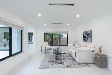 Casa en venta en Miami Beach, Florida, 4 dormitorios, 222.97 m2 № 1408371 - foto 18