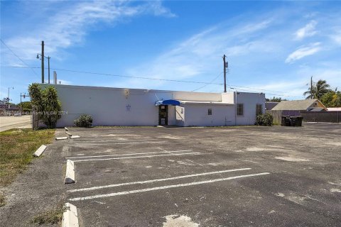 Propiedad comercial en venta en West Palm Beach, Florida № 1305610 - foto 4