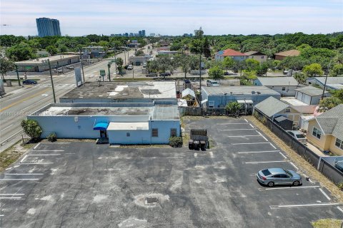 Propiedad comercial en venta en West Palm Beach, Florida № 1305610 - foto 14