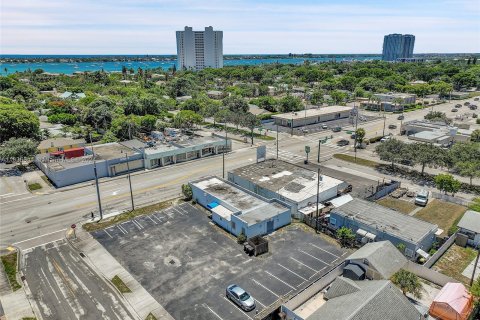 Propiedad comercial en venta en West Palm Beach, Florida № 1305610 - foto 12