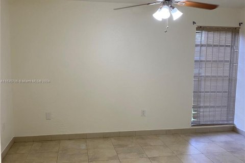 Condo in Hialeah, Florida, 2 bedrooms  № 1305565 - photo 8