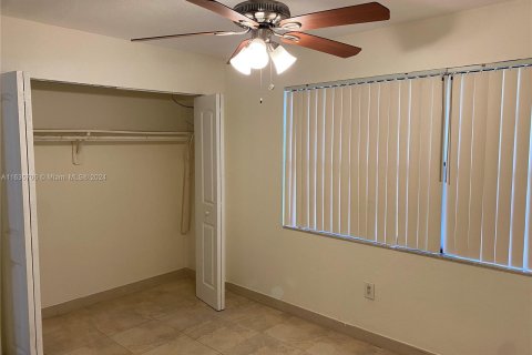 Condo in Hialeah, Florida, 2 bedrooms  № 1305565 - photo 13