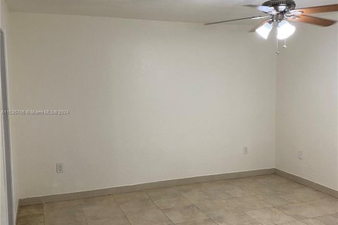 Condo in Hialeah, Florida, 2 bedrooms  № 1305565 - photo 7