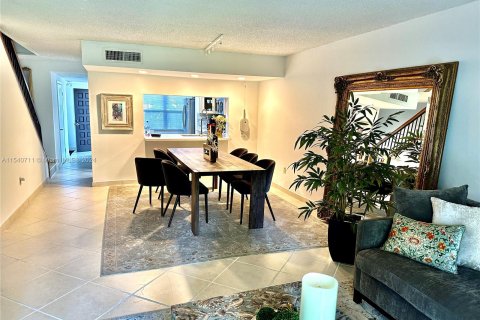 Adosado en venta en Doral, Florida, 2 dormitorios, 129.32 m2 № 1035255 - foto 8