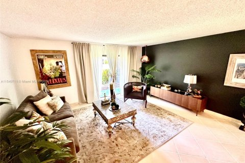 Touwnhouse à vendre à Doral, Floride: 2 chambres, 129.32 m2 № 1035255 - photo 10