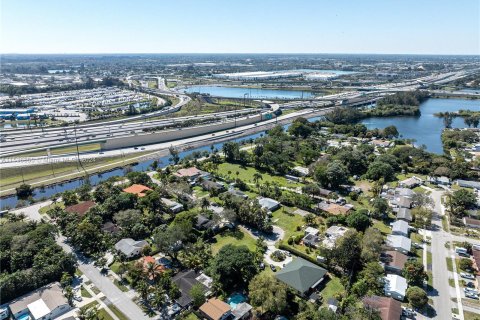 Купить земельный участок в Форт-Лодердейл, Флорида № 1021332 - фото 15