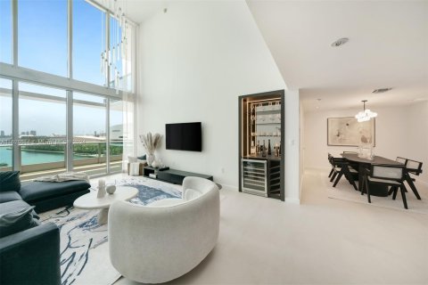 Condominio en venta en Miami, Florida, 3 dormitorios, 150.5 m2 № 1241517 - foto 3