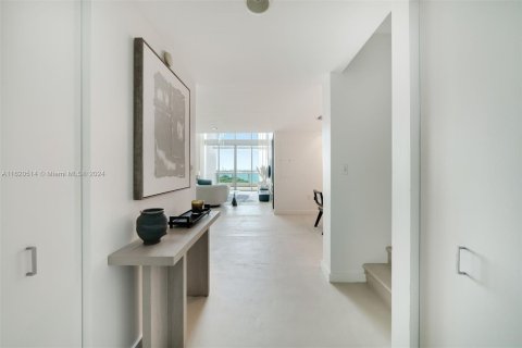 Condo in Miami, Florida, 3 bedrooms  № 1241517 - photo 1