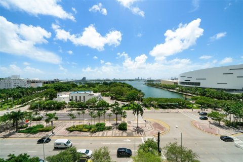 Condo in Miami, Florida, 3 bedrooms  № 1241517 - photo 30