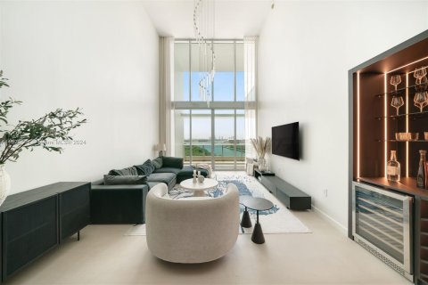 Condominio en venta en Miami, Florida, 3 dormitorios, 150.5 m2 № 1241517 - foto 2