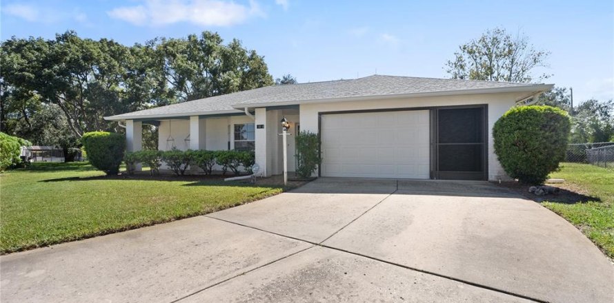 Casa en Port Richey, Florida 2 dormitorios, 168.52 m2 № 1407958