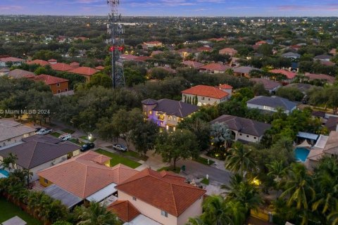 Casa en venta en Miami Lakes, Florida, 6 dormitorios, 365.38 m2 № 1345787 - foto 14