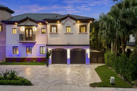 Casa en venta en Miami Lakes, Florida, 6 dormitorios, 365.38 m2 № 1345787 - foto 12