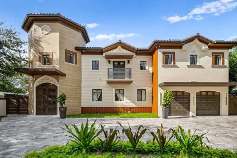 Casa en venta en Miami Lakes, Florida, 6 dormitorios, 365.38 m2 № 1345787 - foto 16