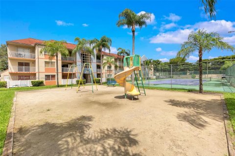 Condo in Hialeah, Florida, 2 bedrooms  № 1345737 - photo 23