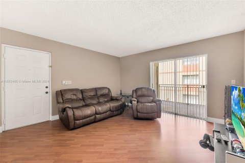 Condo in Hialeah, Florida, 2 bedrooms  № 1345737 - photo 2