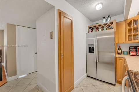 Condo in Hialeah, Florida, 2 bedrooms  № 1345737 - photo 7