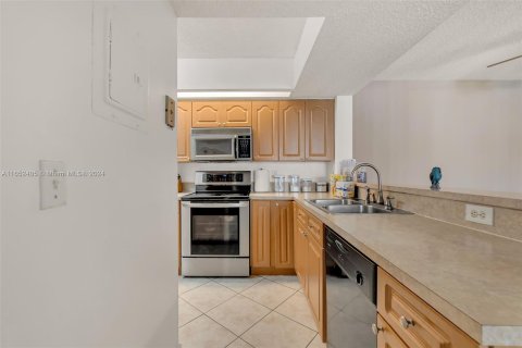 Condominio en venta en Hialeah, Florida, 2 dormitorios, 102.75 m2 № 1345737 - foto 5