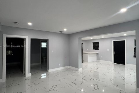 Villa ou maison à louer à Miami, Floride: 3 chambres, 304.07 m2 № 1358986 - photo 6