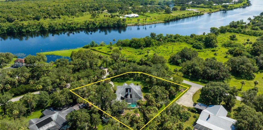 Villa ou maison à LaBelle, Floride 4 chambres, 313.64 m2 № 1331826