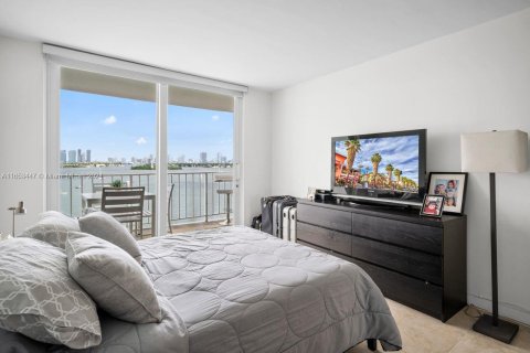 Condo in Miami Beach, Florida, 2 bedrooms  № 1348497 - photo 18