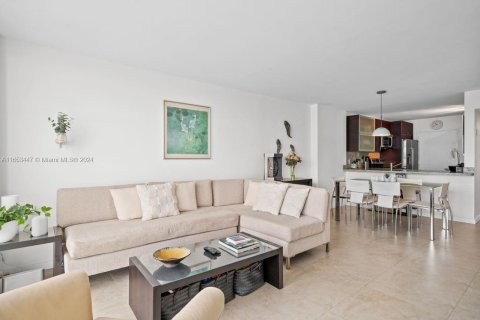 Condo in Miami Beach, Florida, 2 bedrooms  № 1348497 - photo 9