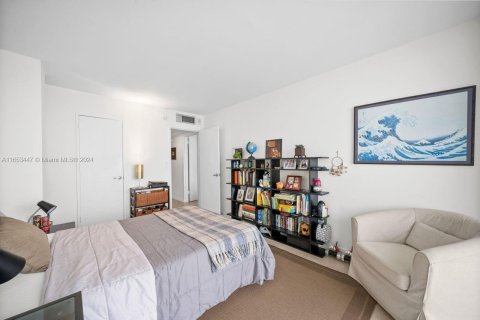 Condo in Miami Beach, Florida, 2 bedrooms  № 1348497 - photo 10