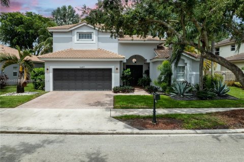 Villa ou maison à louer à Weston, Floride: 4 chambres, 301 m2 № 1348969 - photo 1